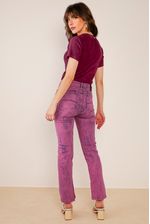 calça-jeans-roxa-marmorizada-reta-abertura-barra-costas-36
