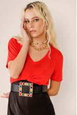 camiseta-vermelha-decote-v-New Year-detalhe-p