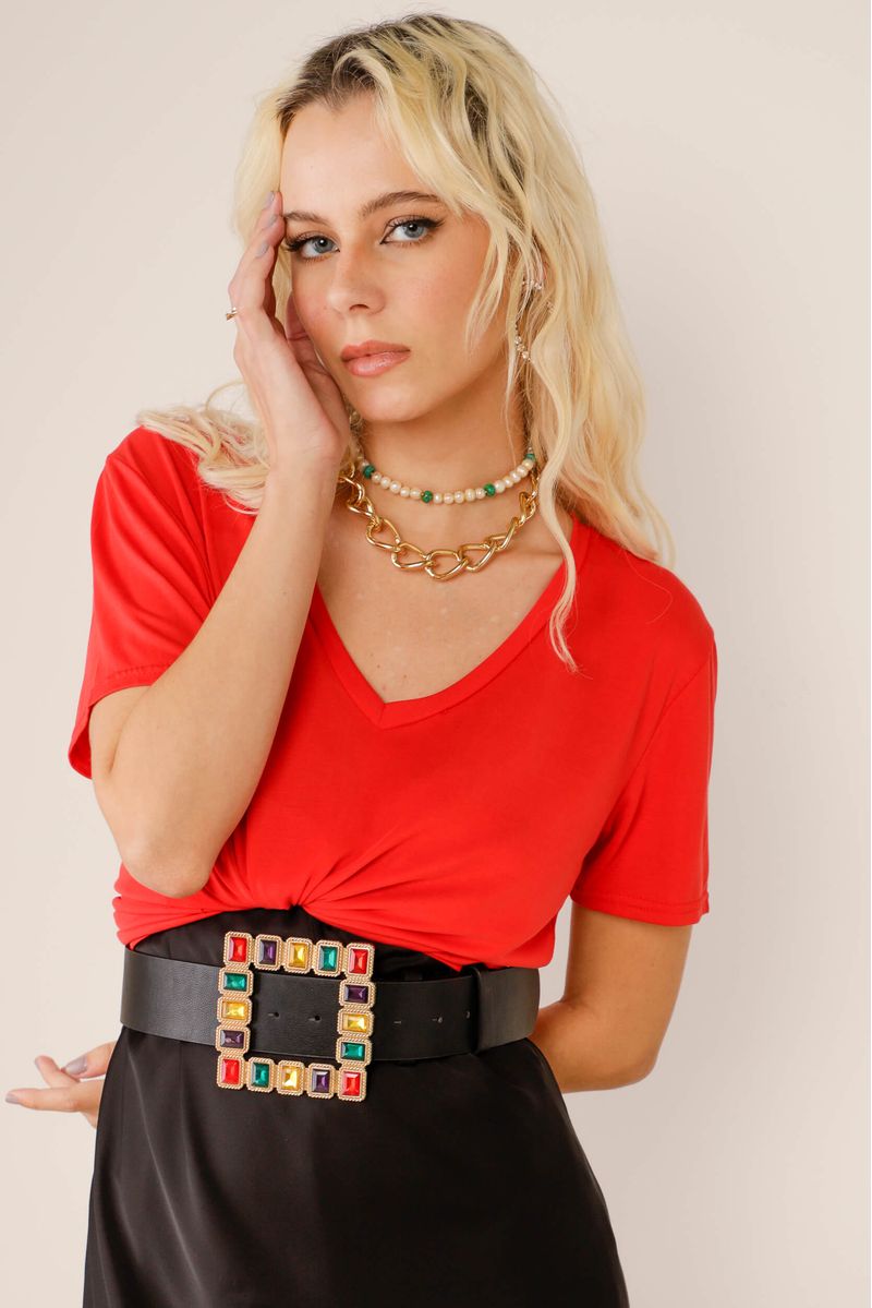 camiseta-vermelha-decote-v-New Year-detalhe-p