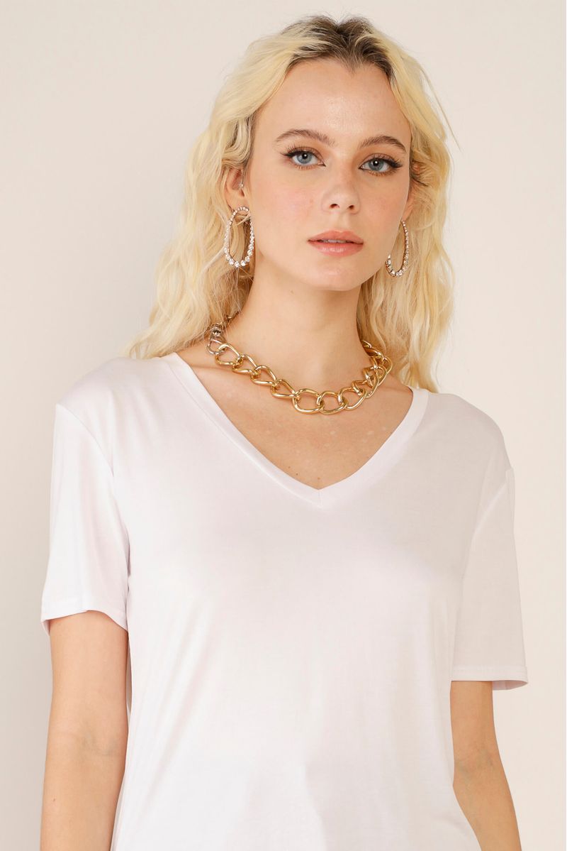 camiseta-branco-decote-v-New Year-detalhe-g
