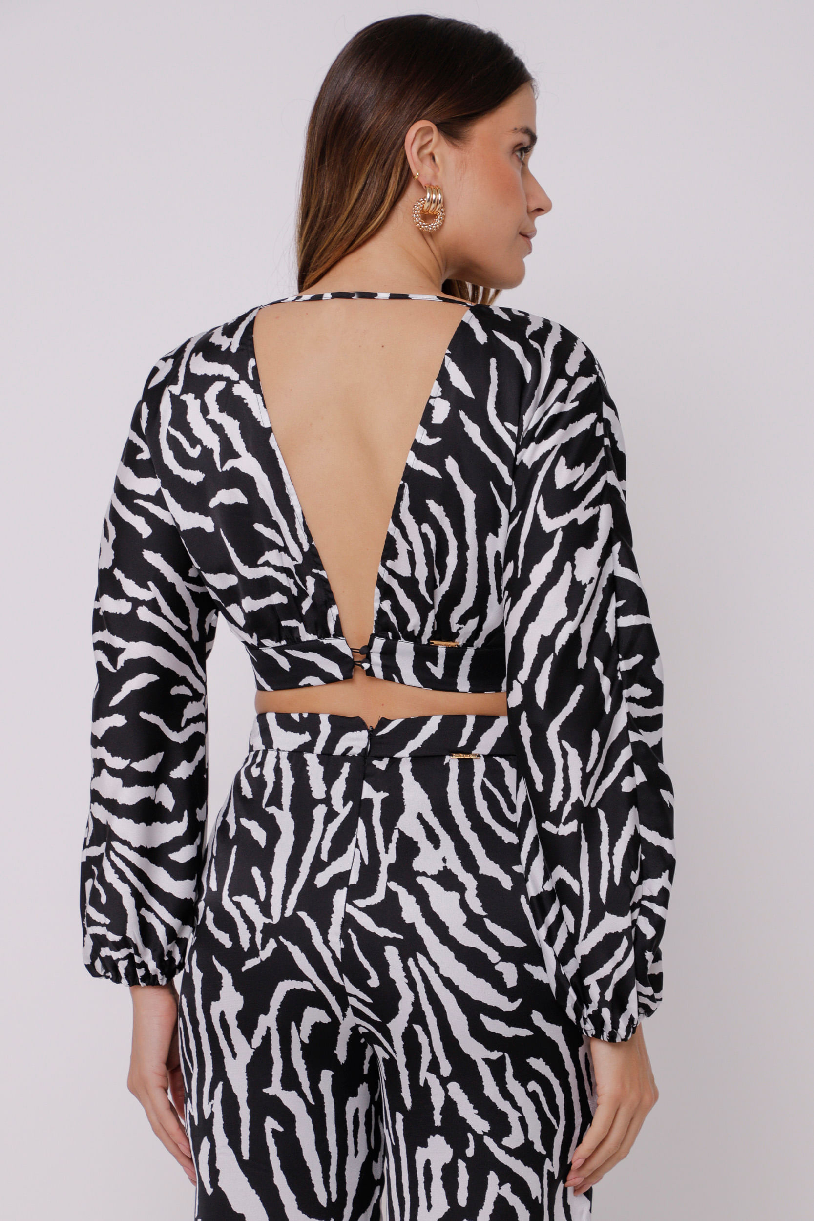 Blusa Cropped Manga Longa Zebra Preto - Mamô