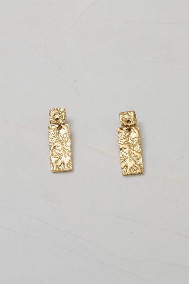 Brinco Pendente Amassado  DOURADO