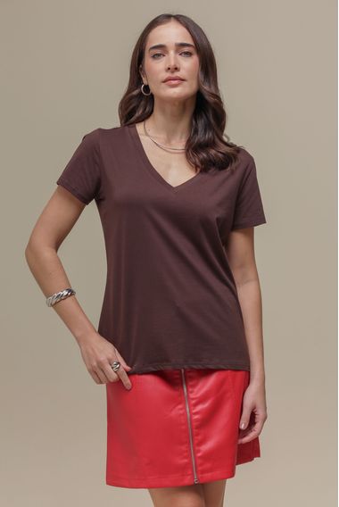 Camiseta Basic Decote V  MARROM